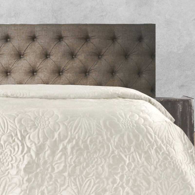 Unttuvaa Kukinto - white bedspread